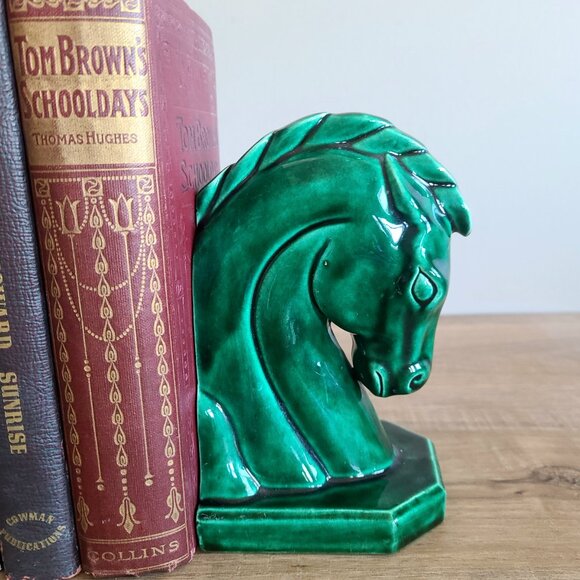 Black and green ceramic horses bookends. - Picture 2 of 11
